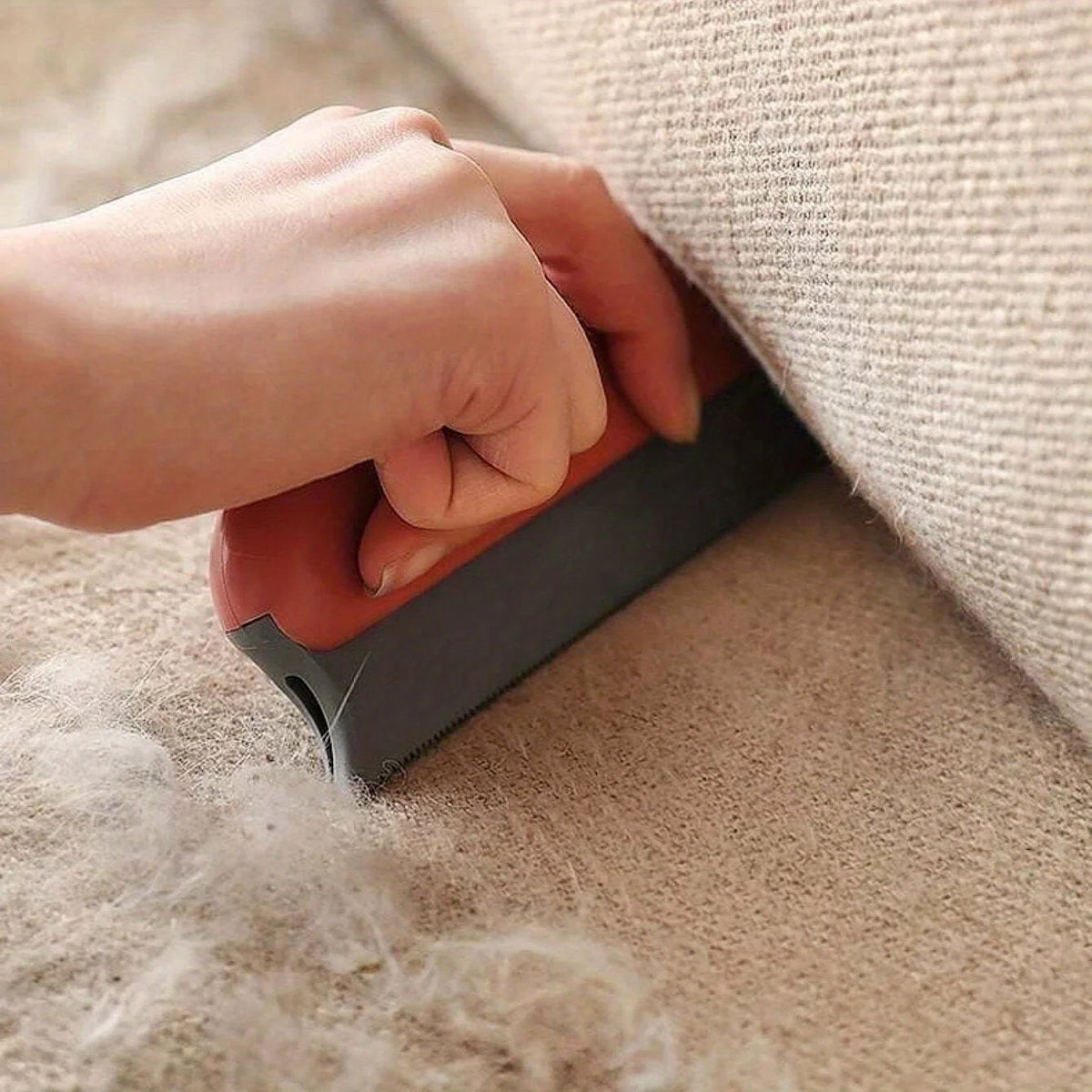Pet Hair Removal Comb: Effectively Groom Your Cats and Dogs for a Spotless Home